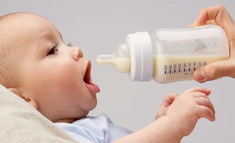 شیر خشک برای چه نوزادانی پیشنهاد می‌شود؟