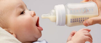 شیر خشک برای چه نوزادانی پیشنهاد می‌شود؟