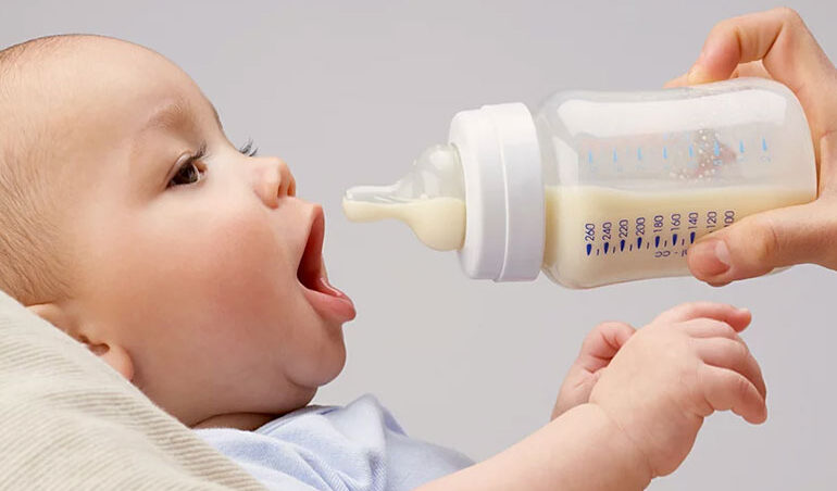 شیر خشک برای چه نوزادانی پیشنهاد می‌شود؟