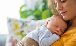 چرا شیر مادر برای نوزادان مفید است؟