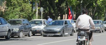 وجب به وجب به دنبال یک وجب جای پارک